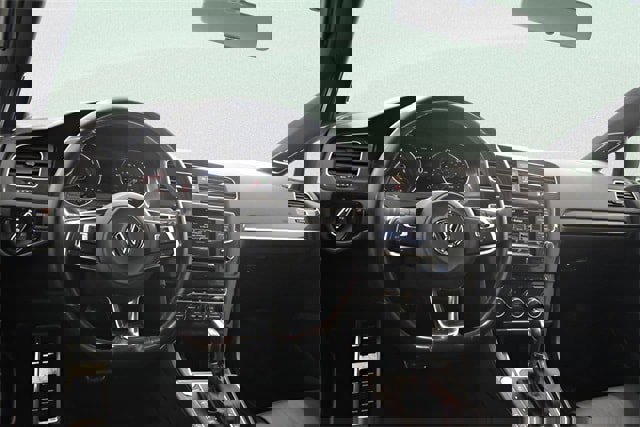 Used 2015 Volkswagen Golf 4-Door image 15