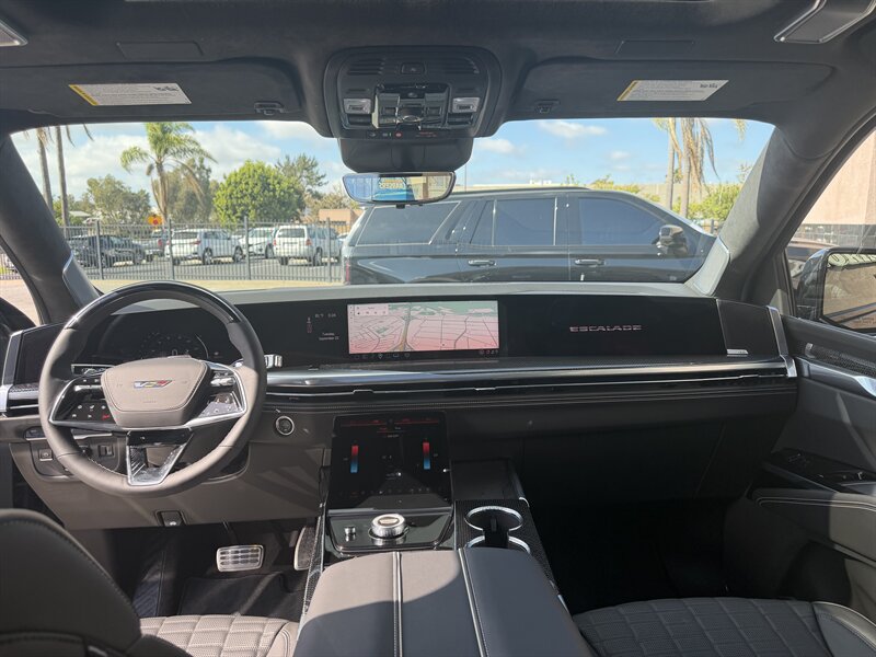 Used 2026 Cadillac Escalade ESV V AWD/4WD image 19