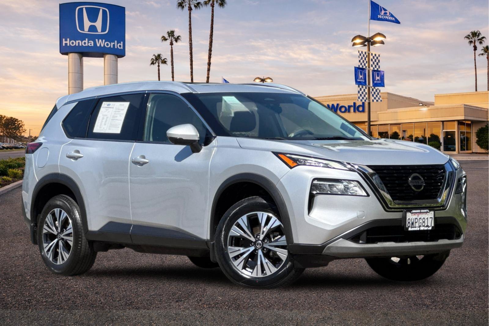 Used 2021 Nissan Rogue SV w/ Premium Package FWD image 2