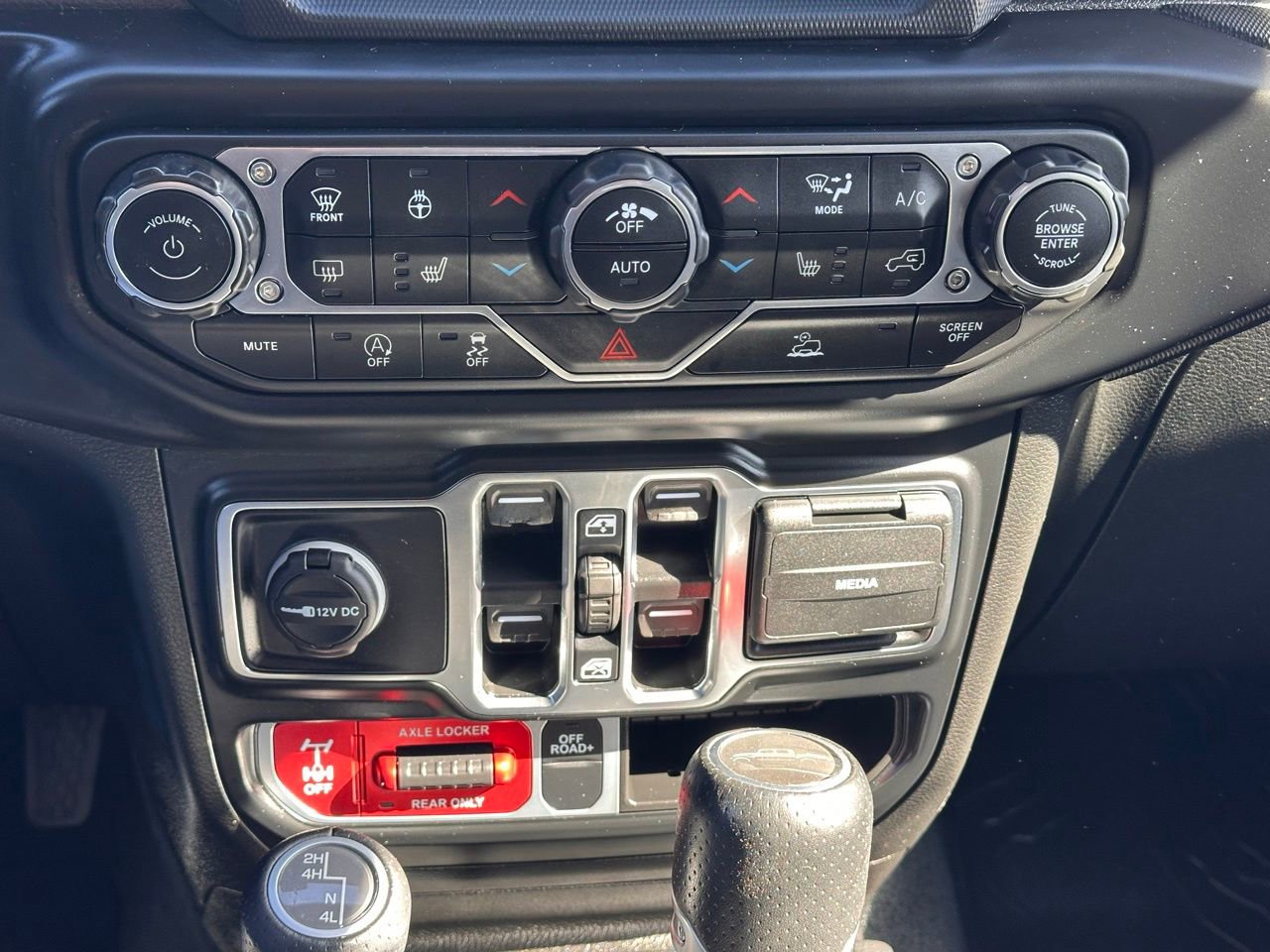 Used 2022 Jeep Gladiator Mojave w/ Cold Weather Group image 30