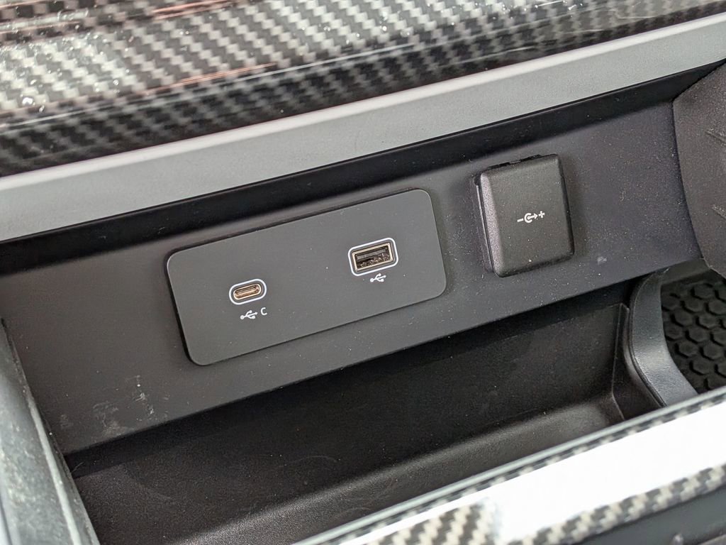 Used 2023 Land Rover Defender 90 S image 28