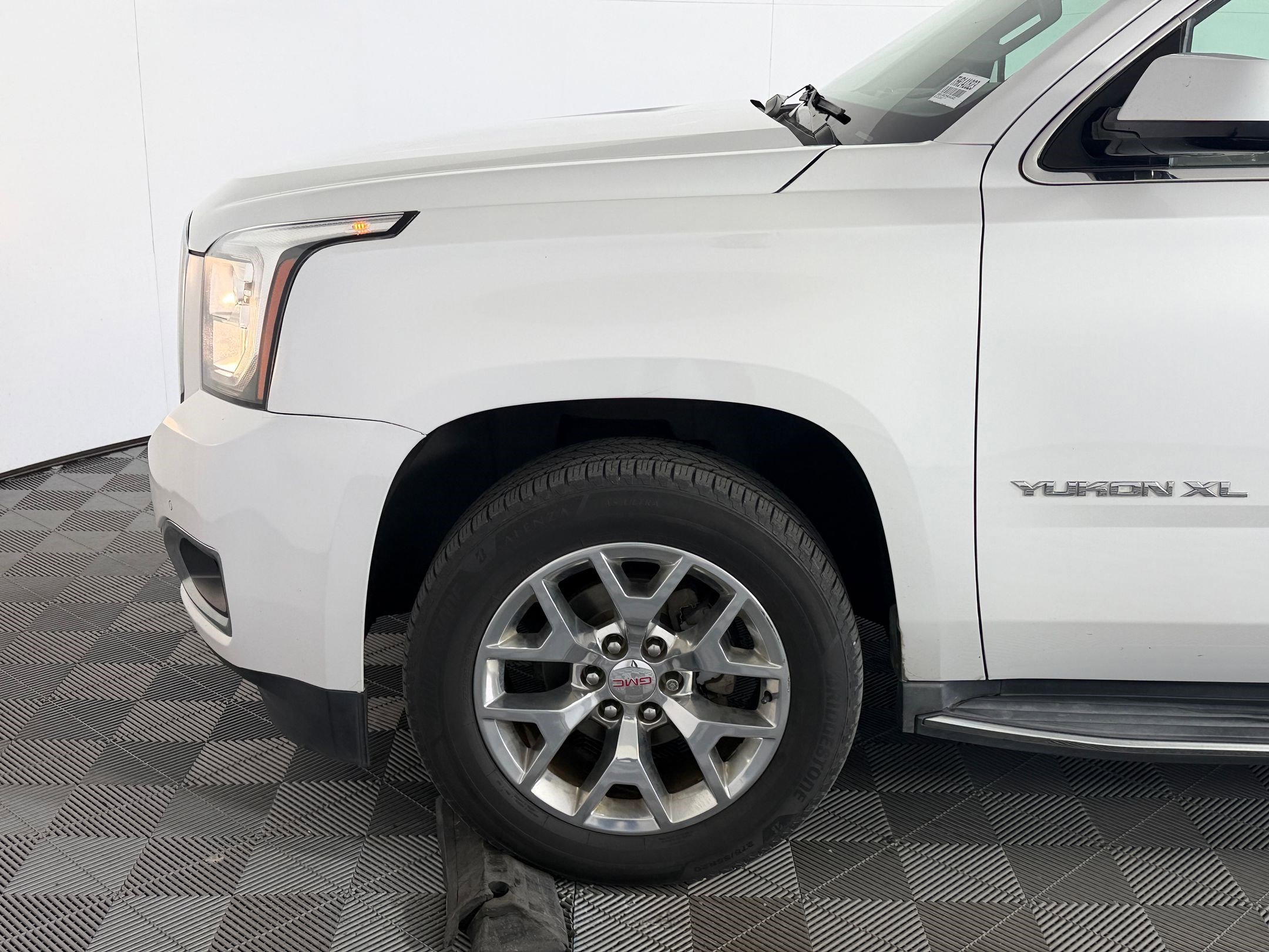 Used 2017 GMC Yukon XL SLT w/ Open Road Package RWD image 11