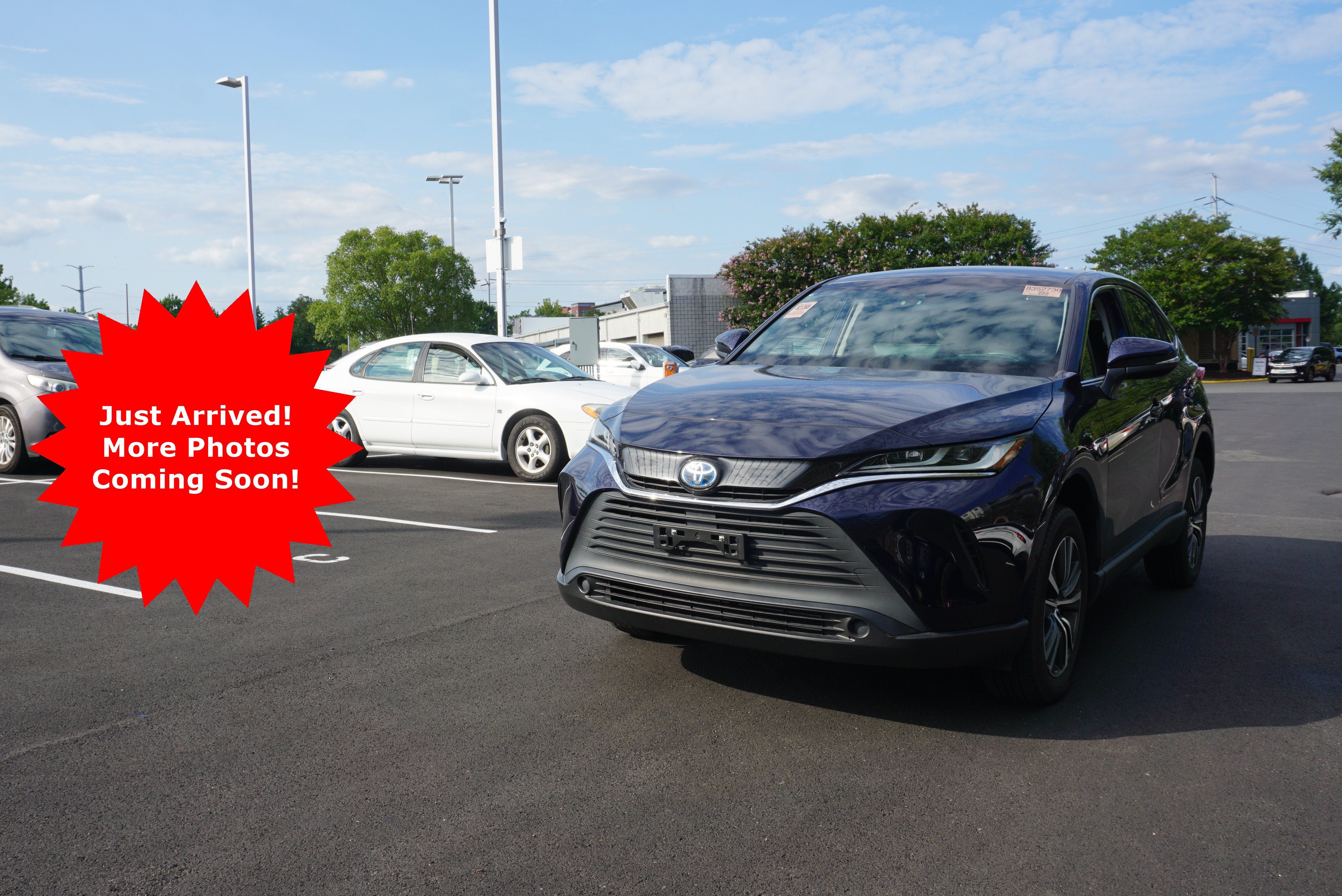Used 2023 Toyota Venza LE AWD/4WD image 1
