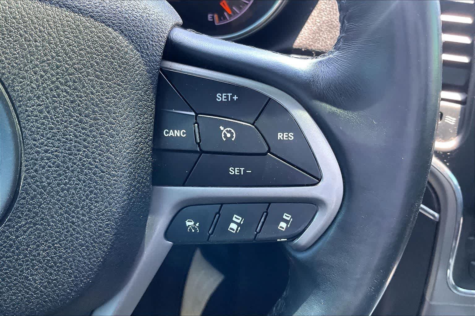 Used 2018 Jeep Grand Cherokee Overland RWD image 23