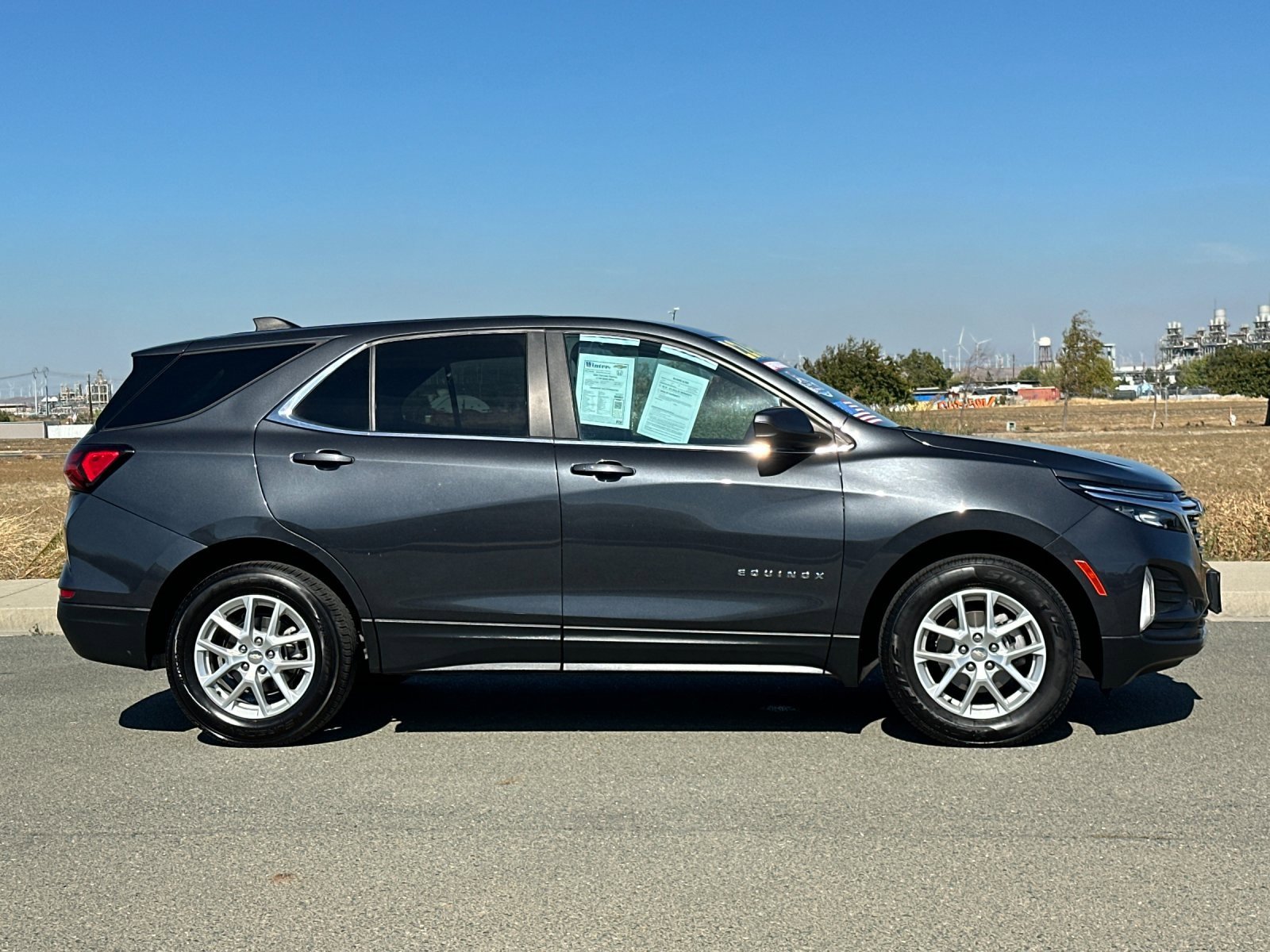 Used 2023 Chevrolet Equinox LT image 3