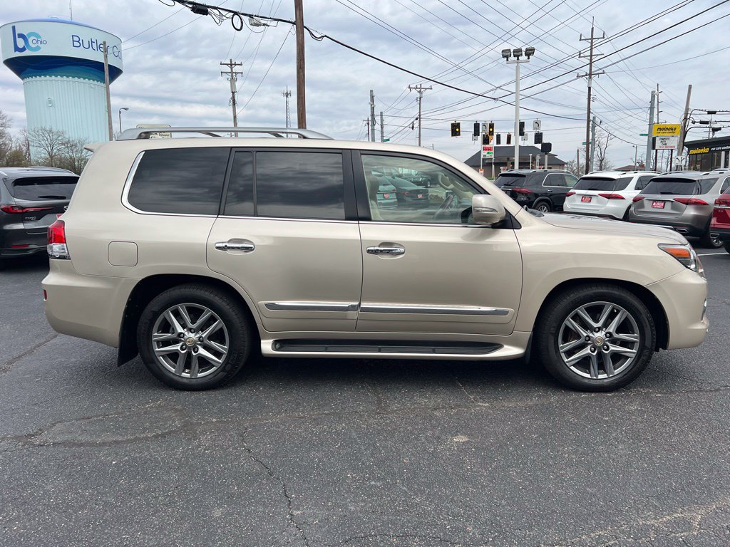 Used 2013 Lexus LX 570 4WD w/ Luxury Pkg image 5