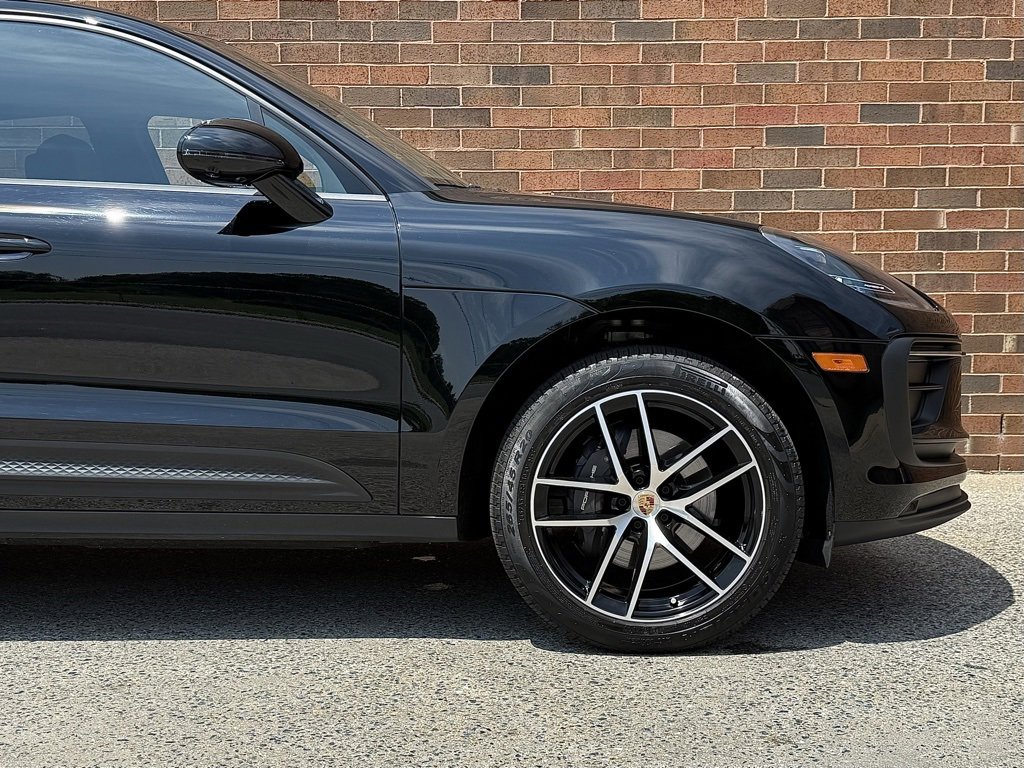 Certified 2024 Porsche Macan image 11