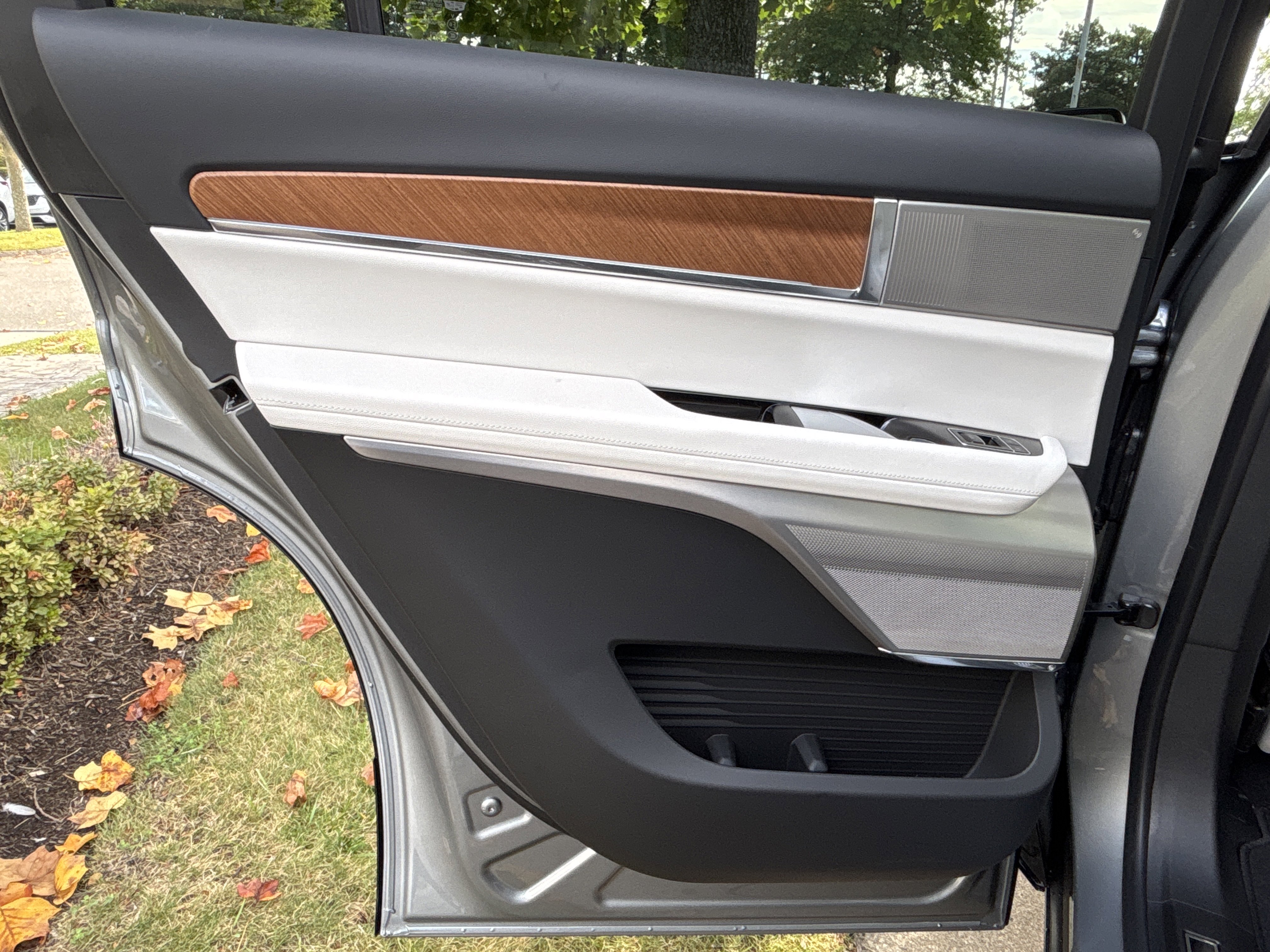 New 2026 Cadillac Vistiq Sport image 29