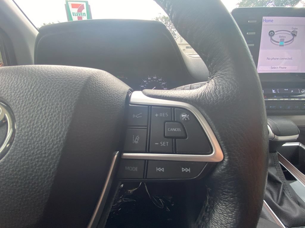 Used 2024 Toyota Sienna XLE FWD image 19