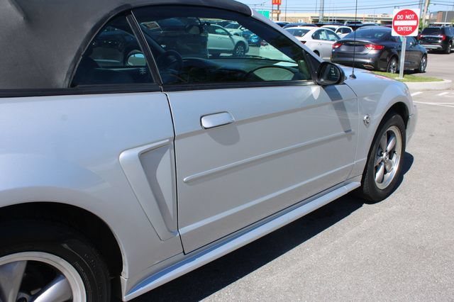 Used 2004 Ford Mustang Convertible RWD image 33