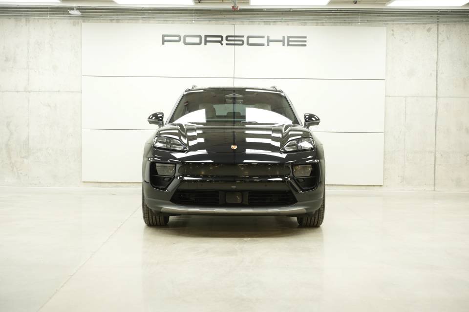 New 2026 Porsche Macan 4 Electric AWD/4WD image 11