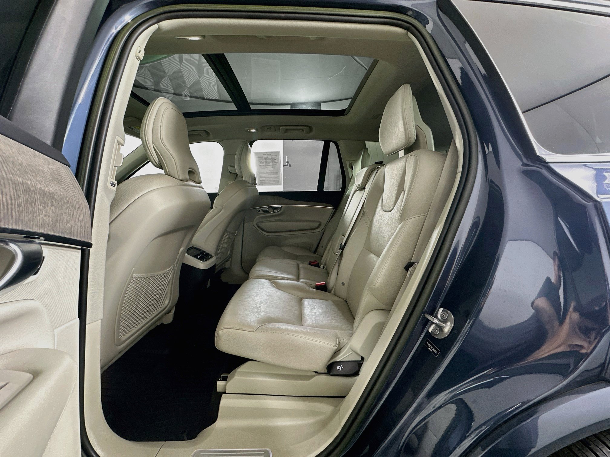 Used 2023 Volvo XC90 B6 Plus AWD/4WD image 30
