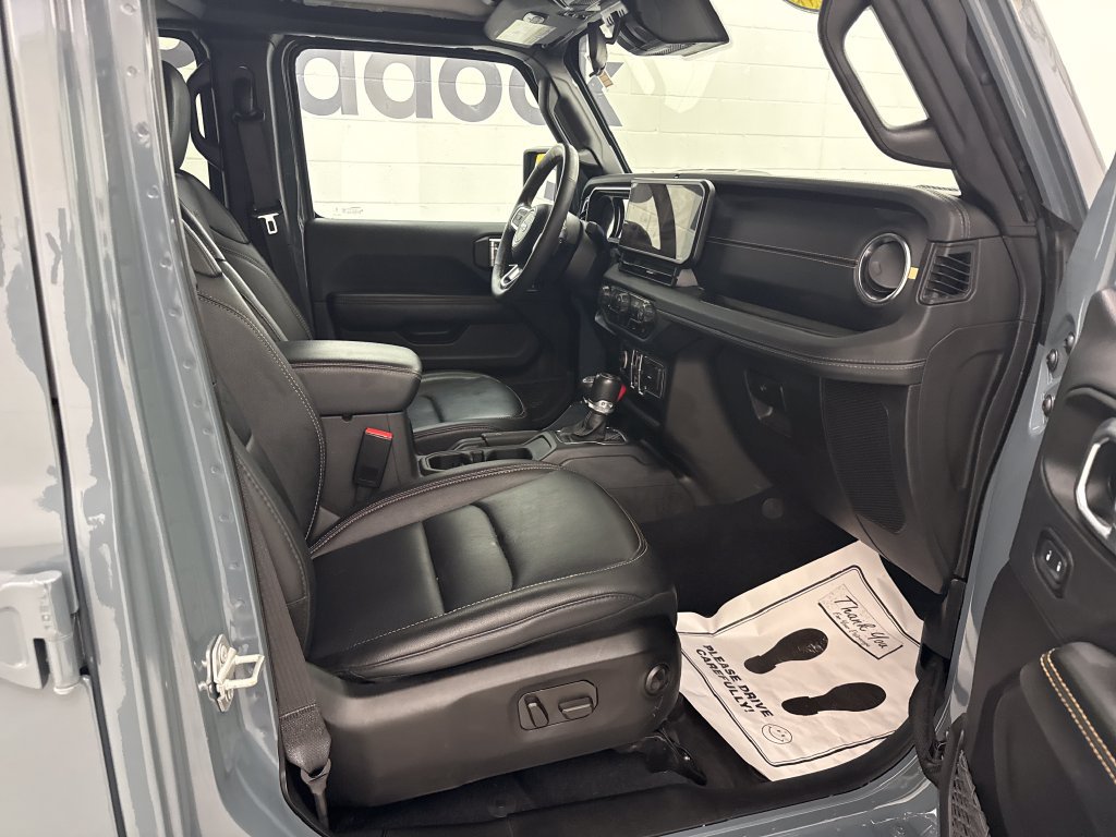 Used 2024 Jeep Wrangler Unlimited Sahara AWD/4WD image 23