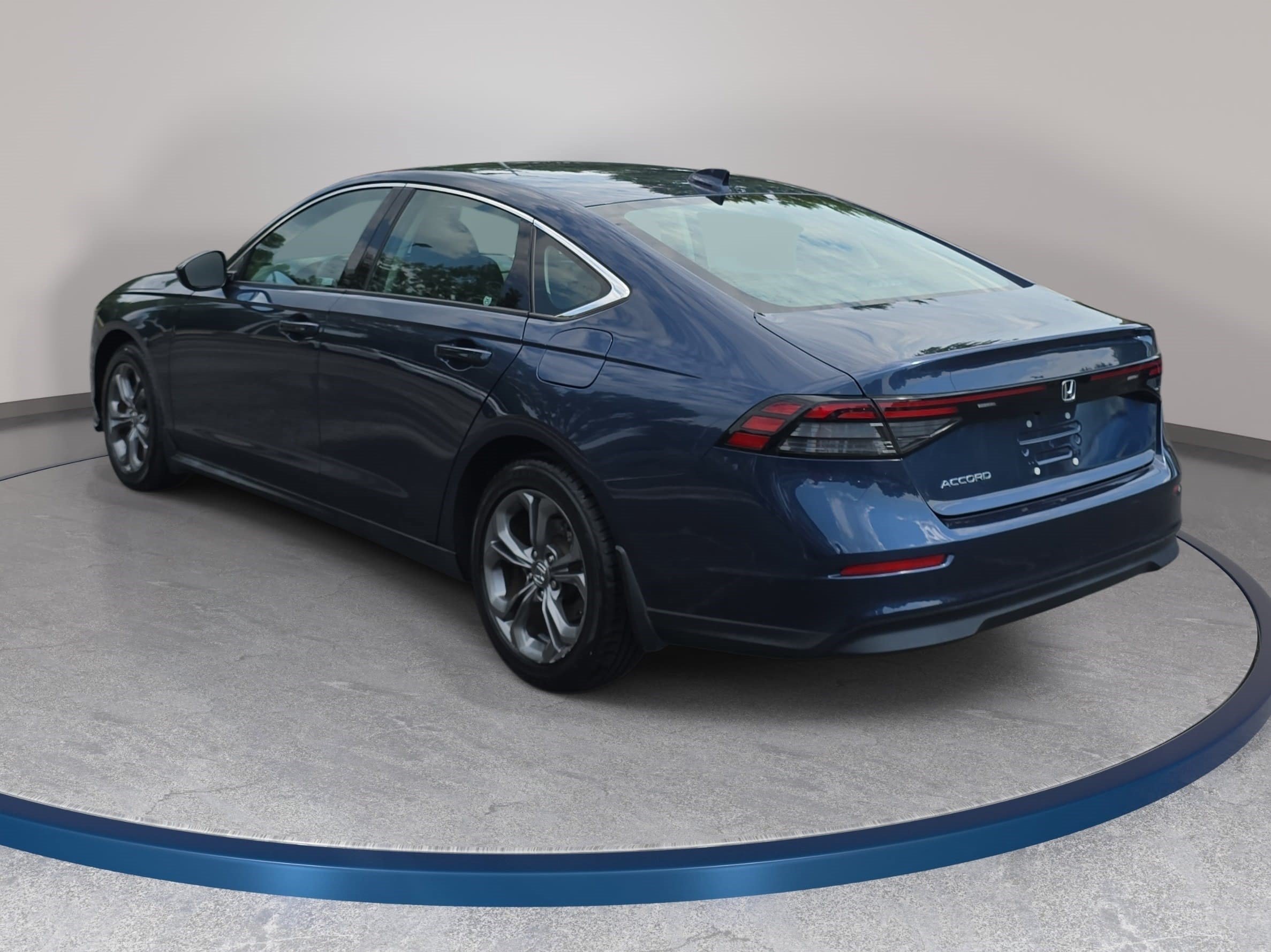 Used 2023 Honda Accord EX image 7