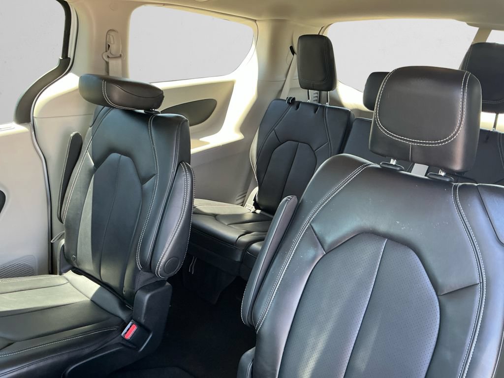Used 2024 Chrysler Pacifica Touring-L FWD image 13