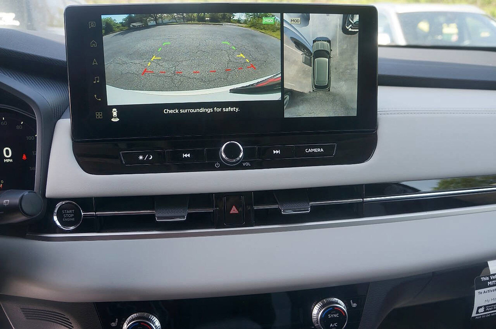 New 2025 Mitsubishi Outlander SE image 17