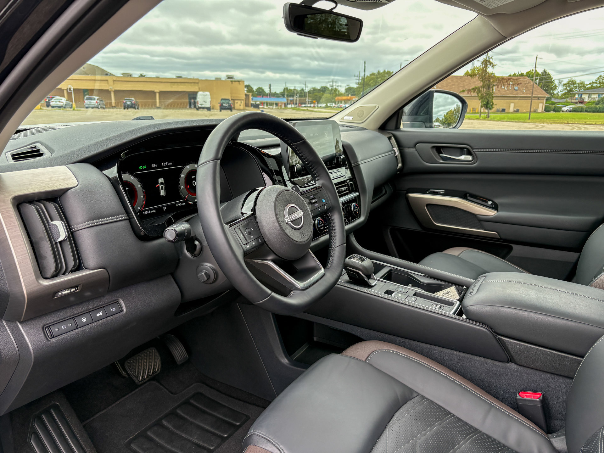 Used 2025 Nissan Pathfinder Platinum FWD image 12