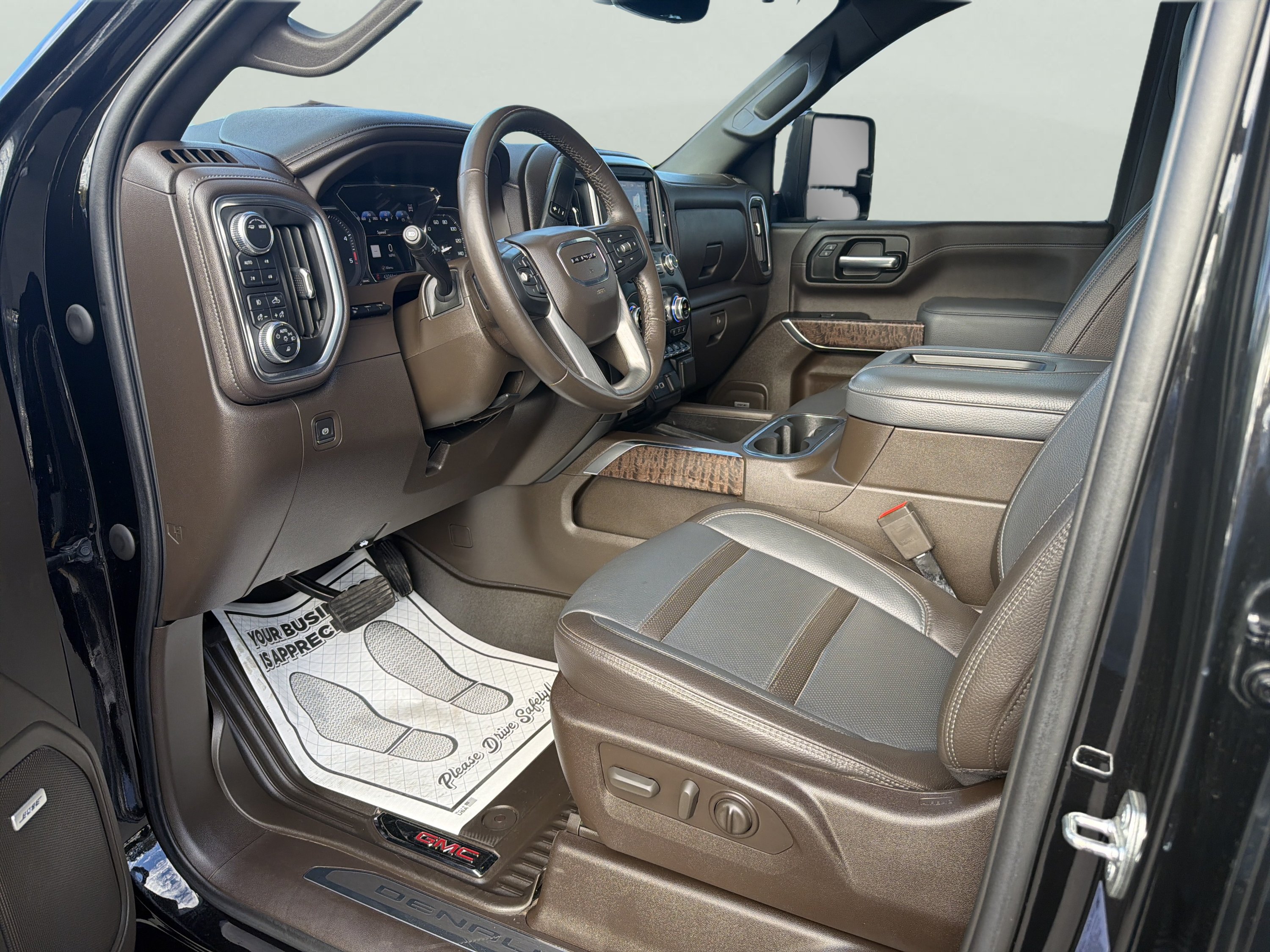 Used 2022 GMC Sierra 3500 Denali w/ Denali Black Diamond Edition AWD/4WD image 19