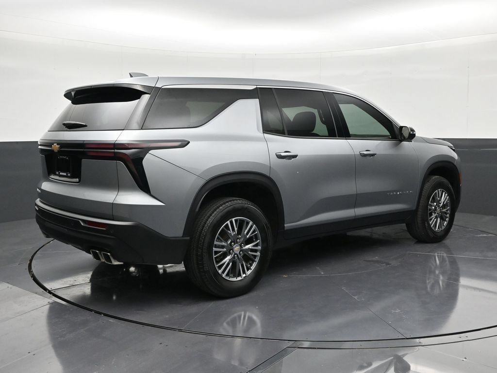 Used 2024 Chevrolet Traverse LS FWD image 5