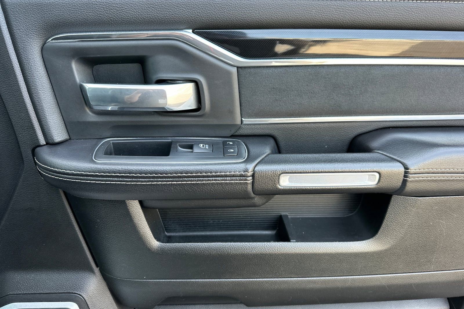 Used 2019 RAM 2500 Laramie AWD/4WD image 18