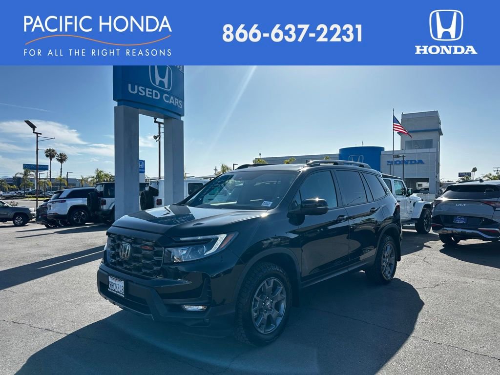 Used 2025 Honda Passport TrailSport image 1