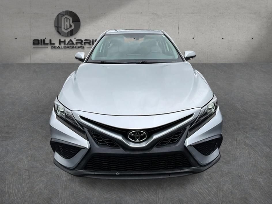 Used 2022 Toyota Camry SE FWD image 2