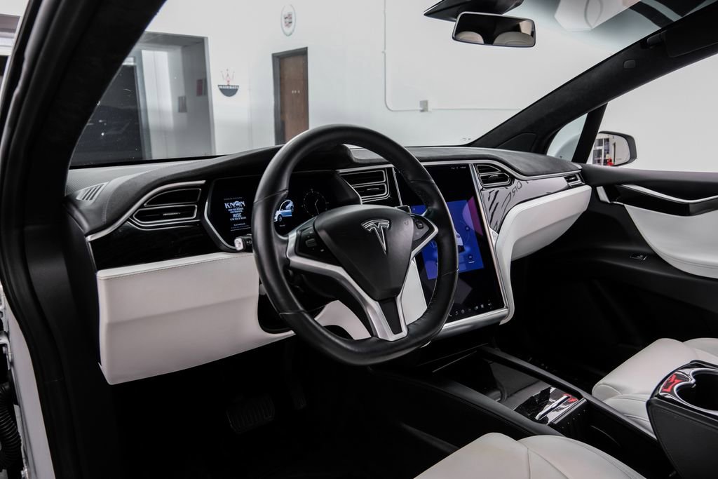 Used 2017 Tesla Model X 75D AWD/4WD image 2