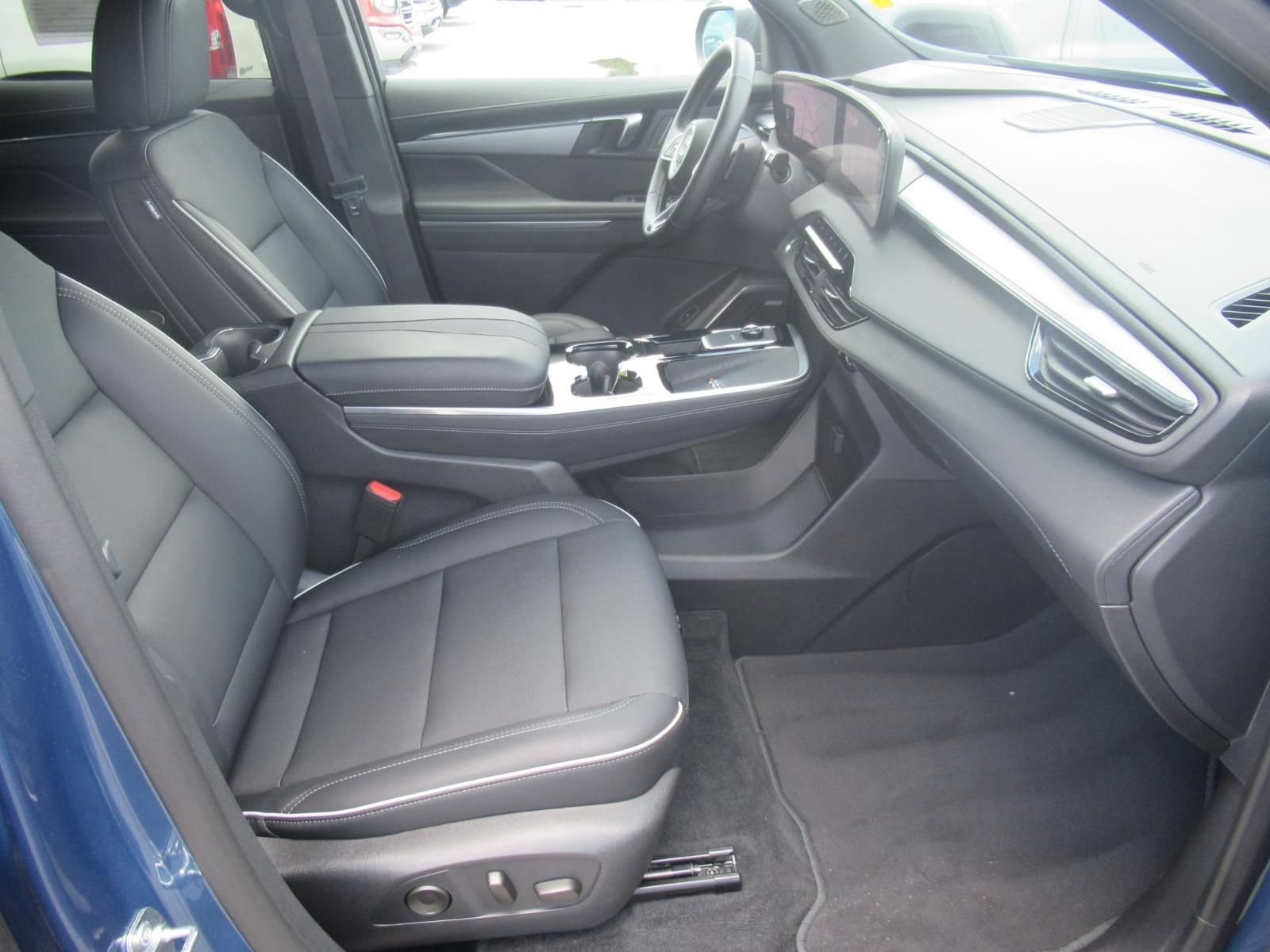 Used 2025 Buick Enclave Preferred AWD/4WD image 10