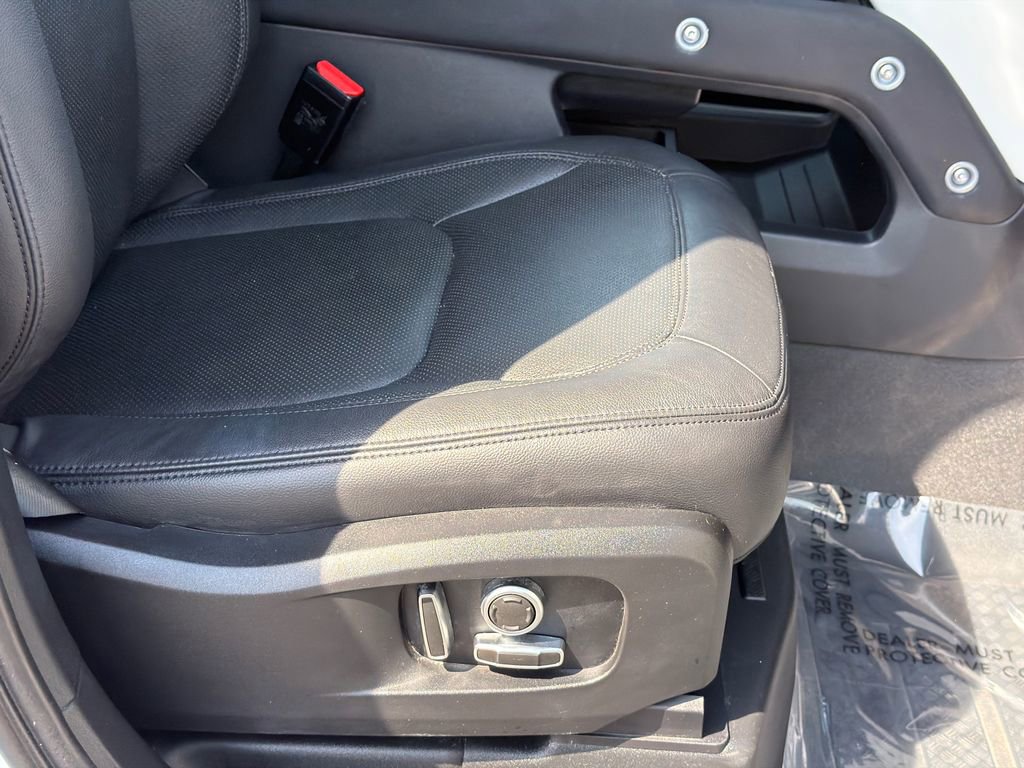 Used 2023 Land Rover Defender 130 S image 11