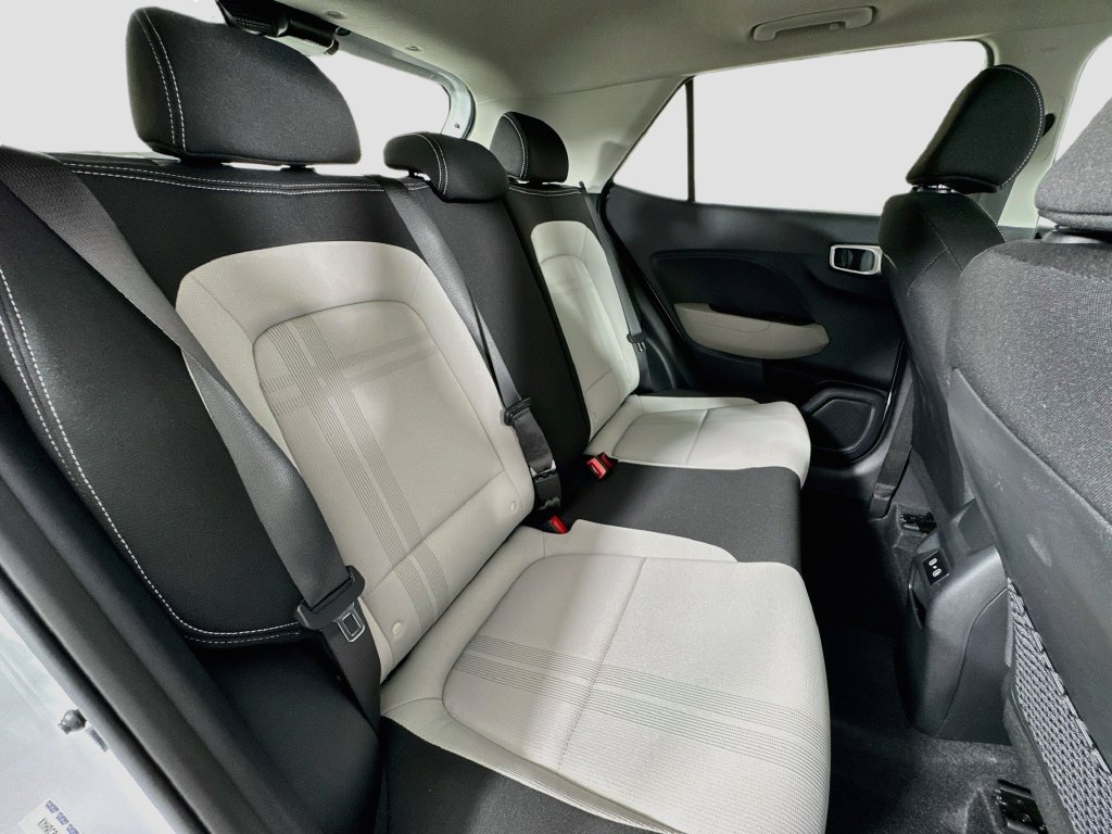 Used 2025 Hyundai Venue SEL FWD image 29