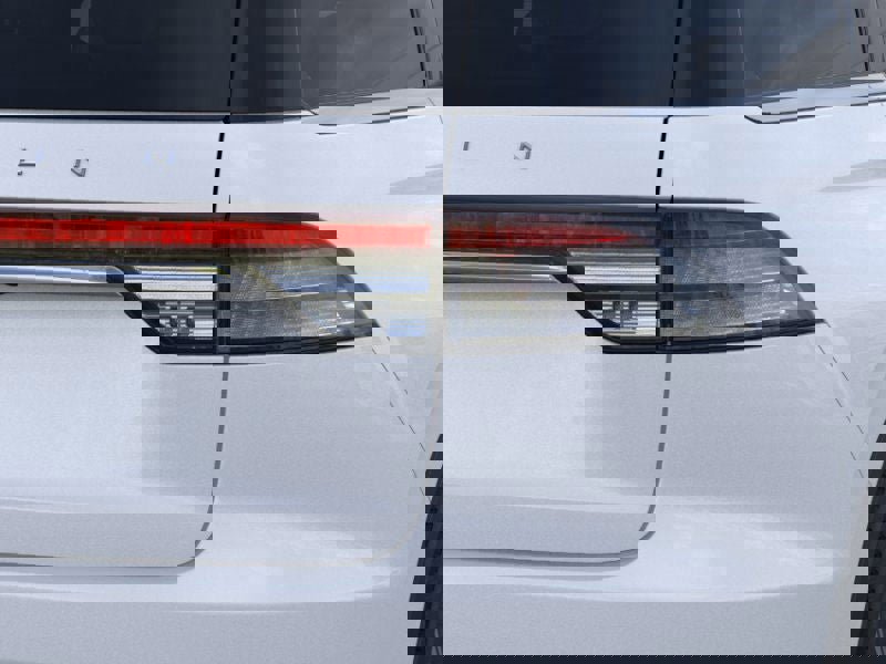 New 2025 Lincoln Aviator AWD image 21