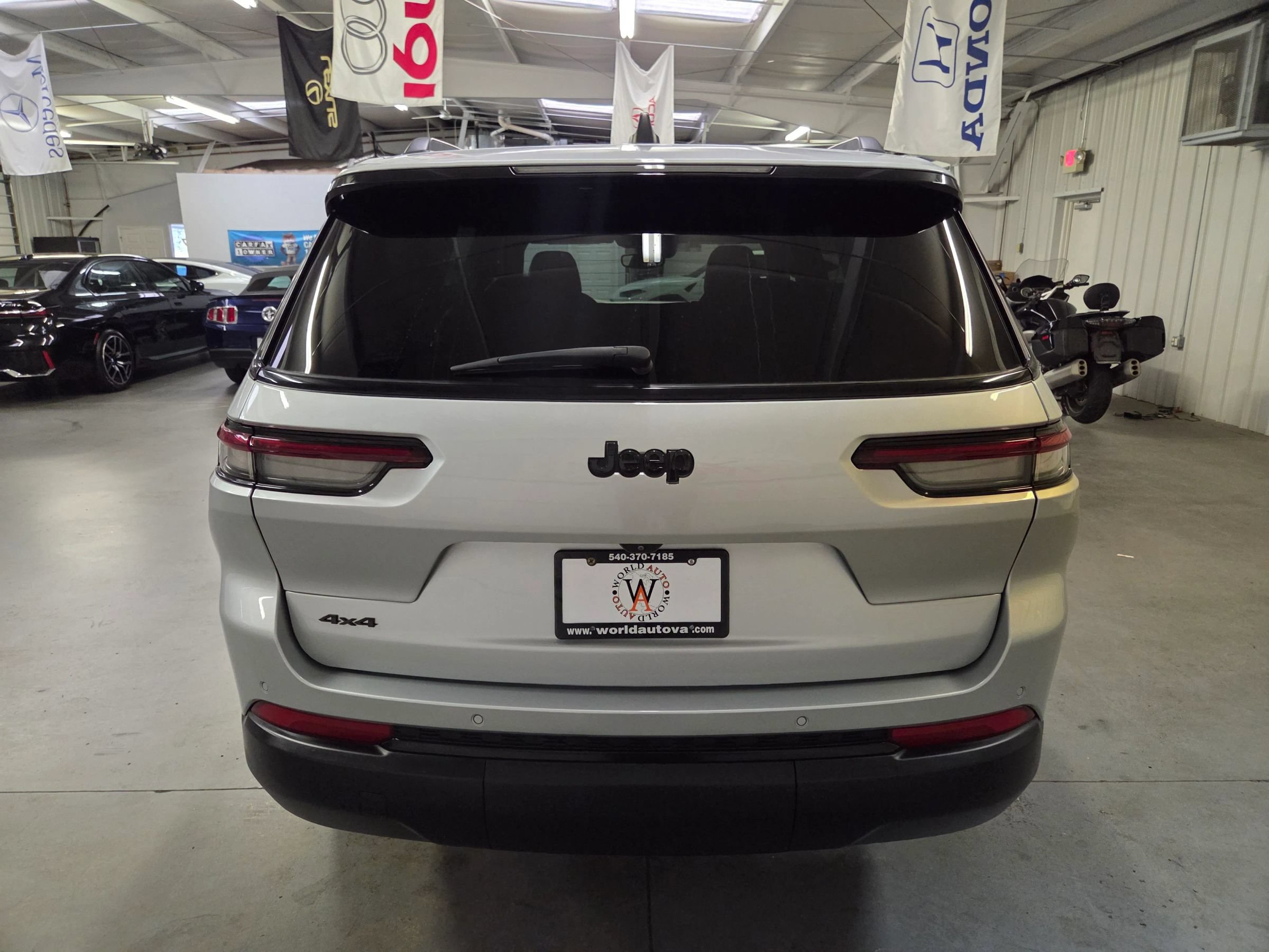 Used 2024 Jeep Grand Cherokee L Laredo AWD/4WD image 6