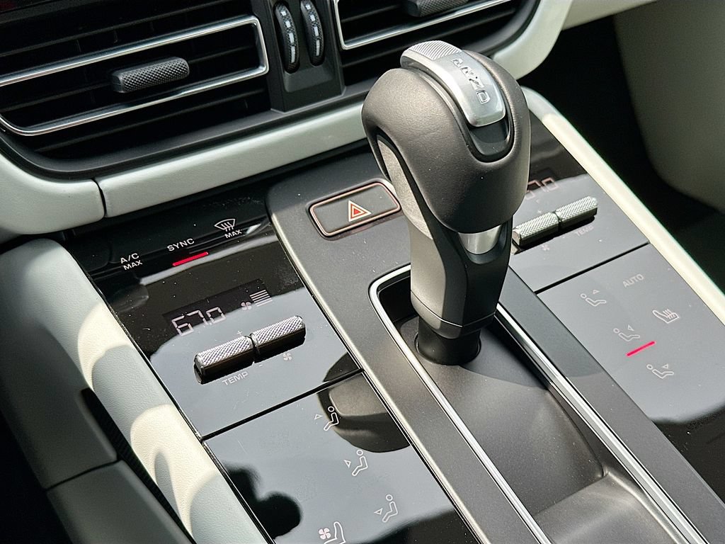 New 2026 Porsche Macan AWD/4WD image 18