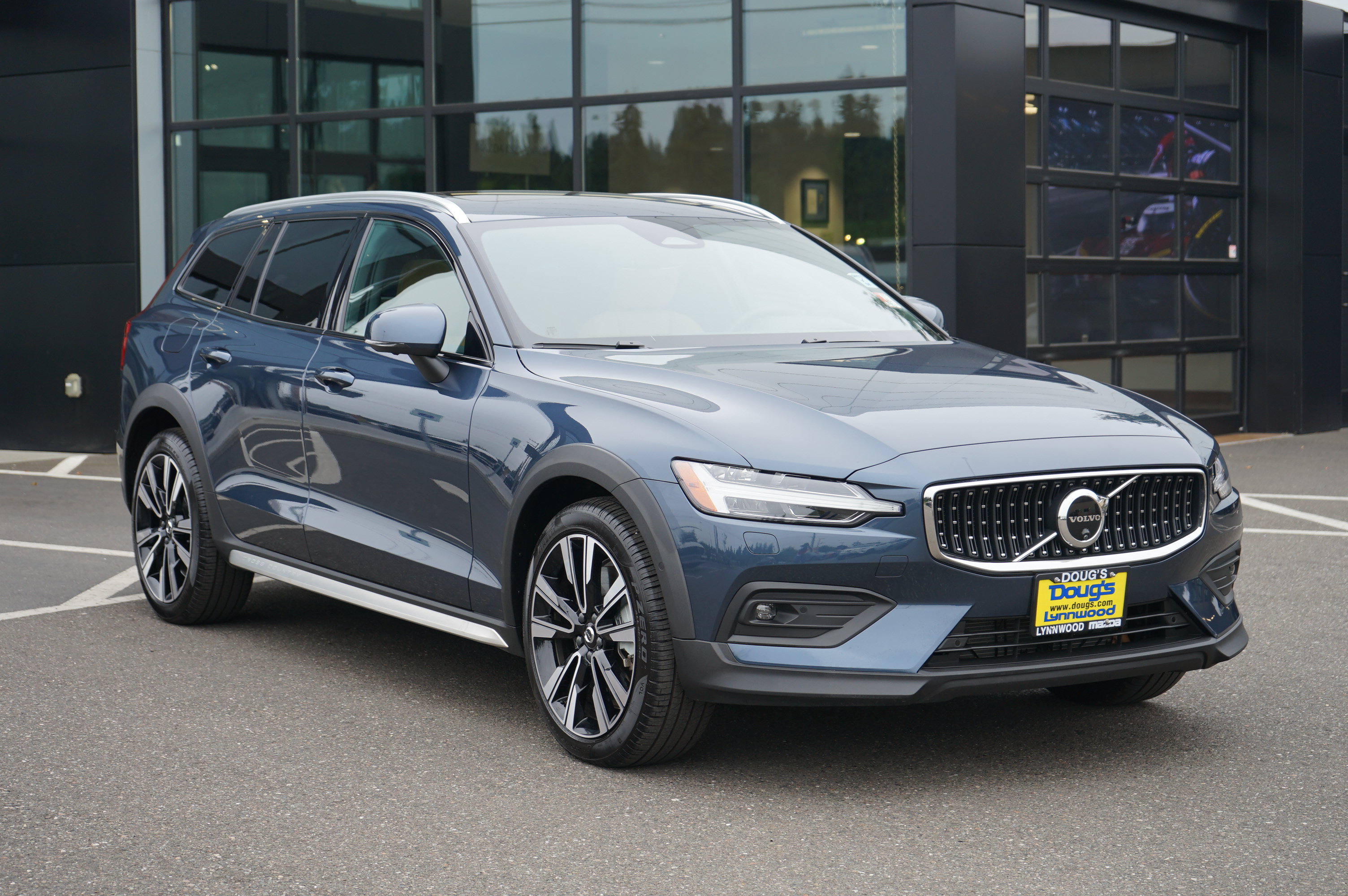 Used 2026 Volvo V60 B5 Cross Country Ultra AWD/4WD image 1