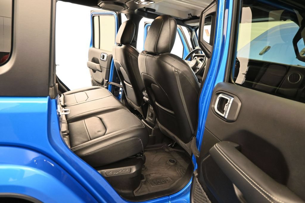 Used 2022 Jeep Wrangler Unlimited Sahara AWD/4WD image 18