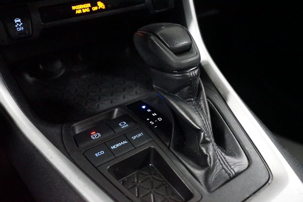 Used 2021 Toyota RAV4 LE FWD image 20