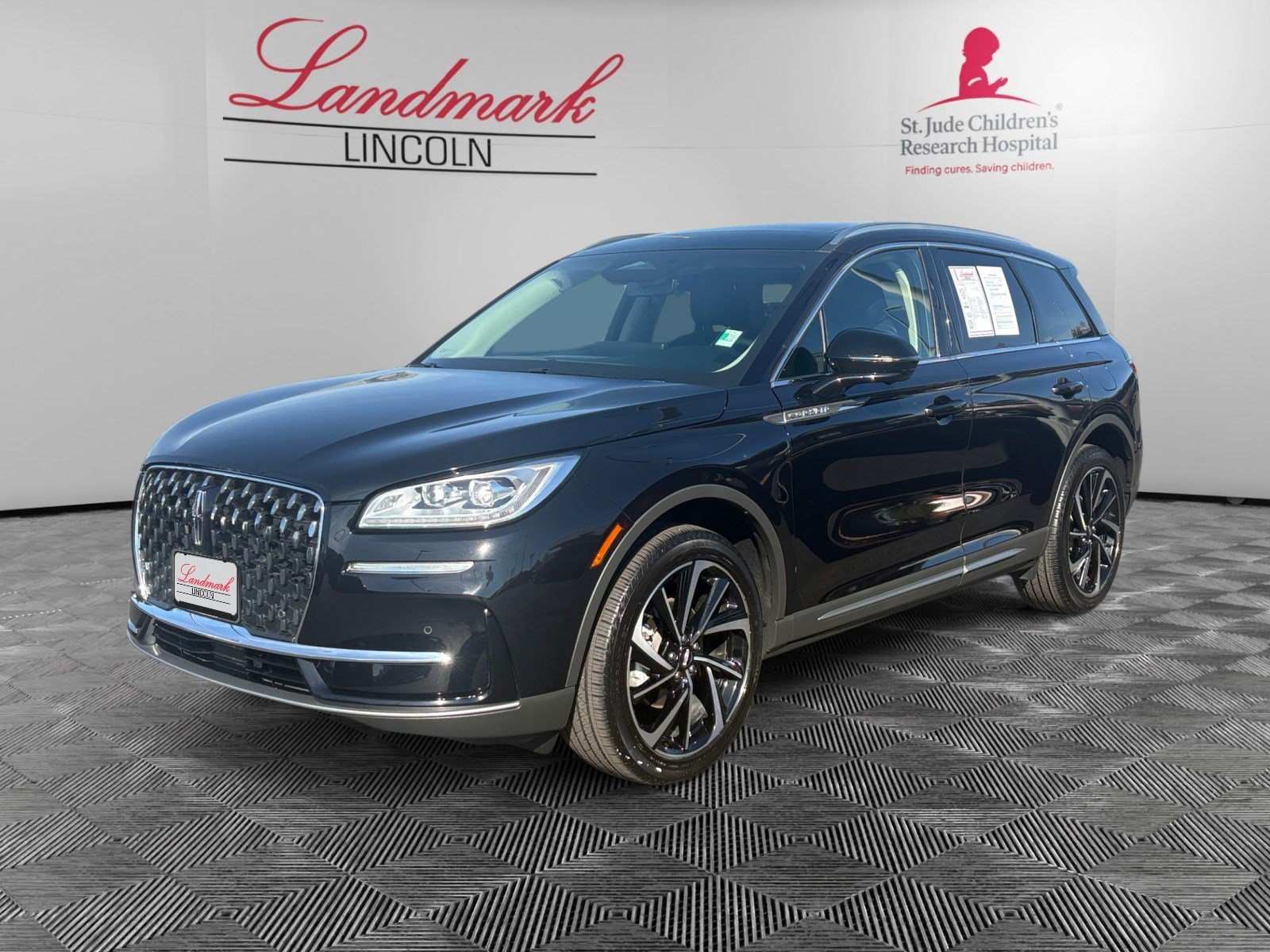 Certified 2024 Lincoln Corsair Reserve w/ Equipment Group 201A AWD/4WD image 1