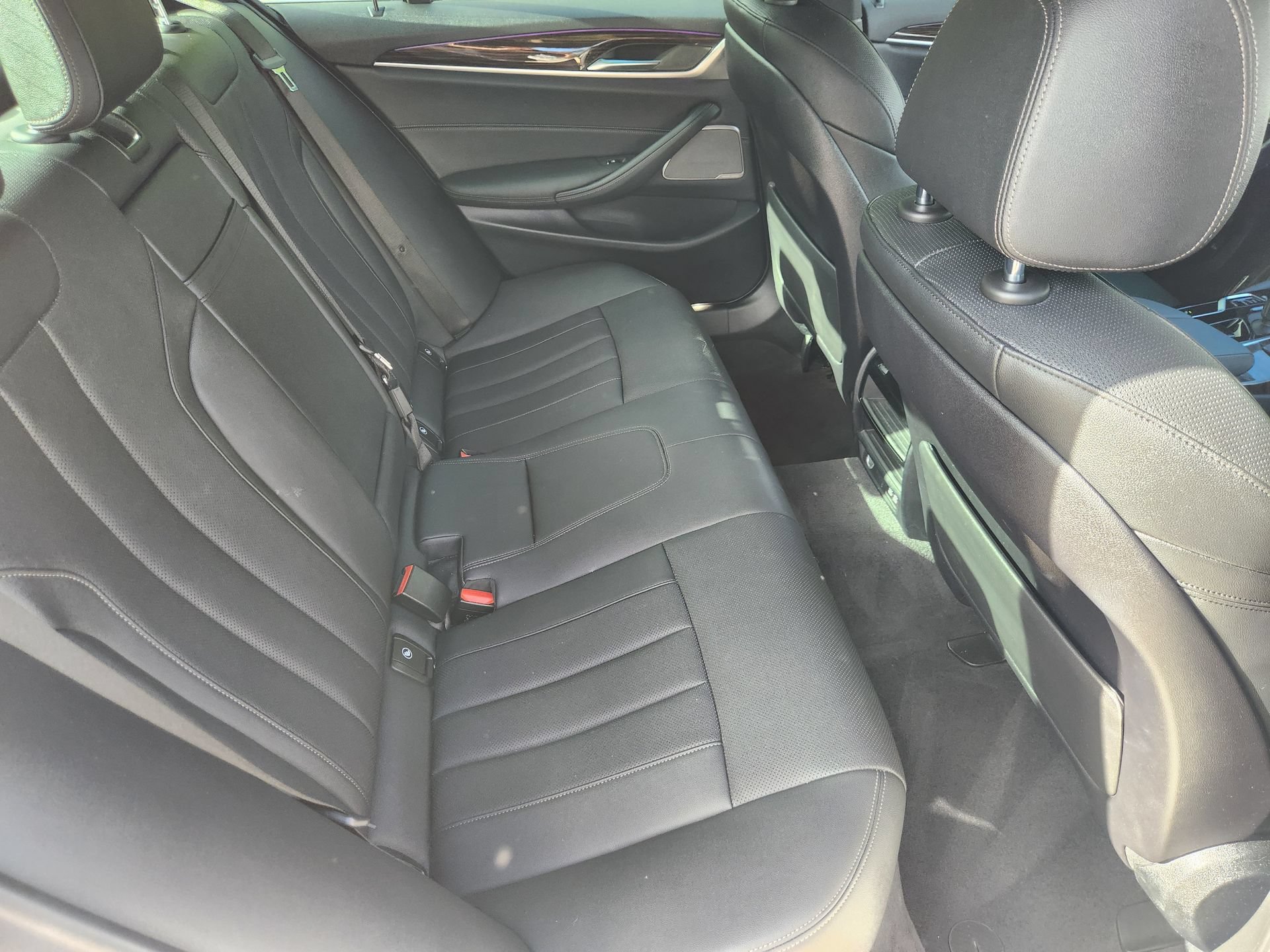 Used 2022 BMW 530i w/ Premium Package RWD image 31