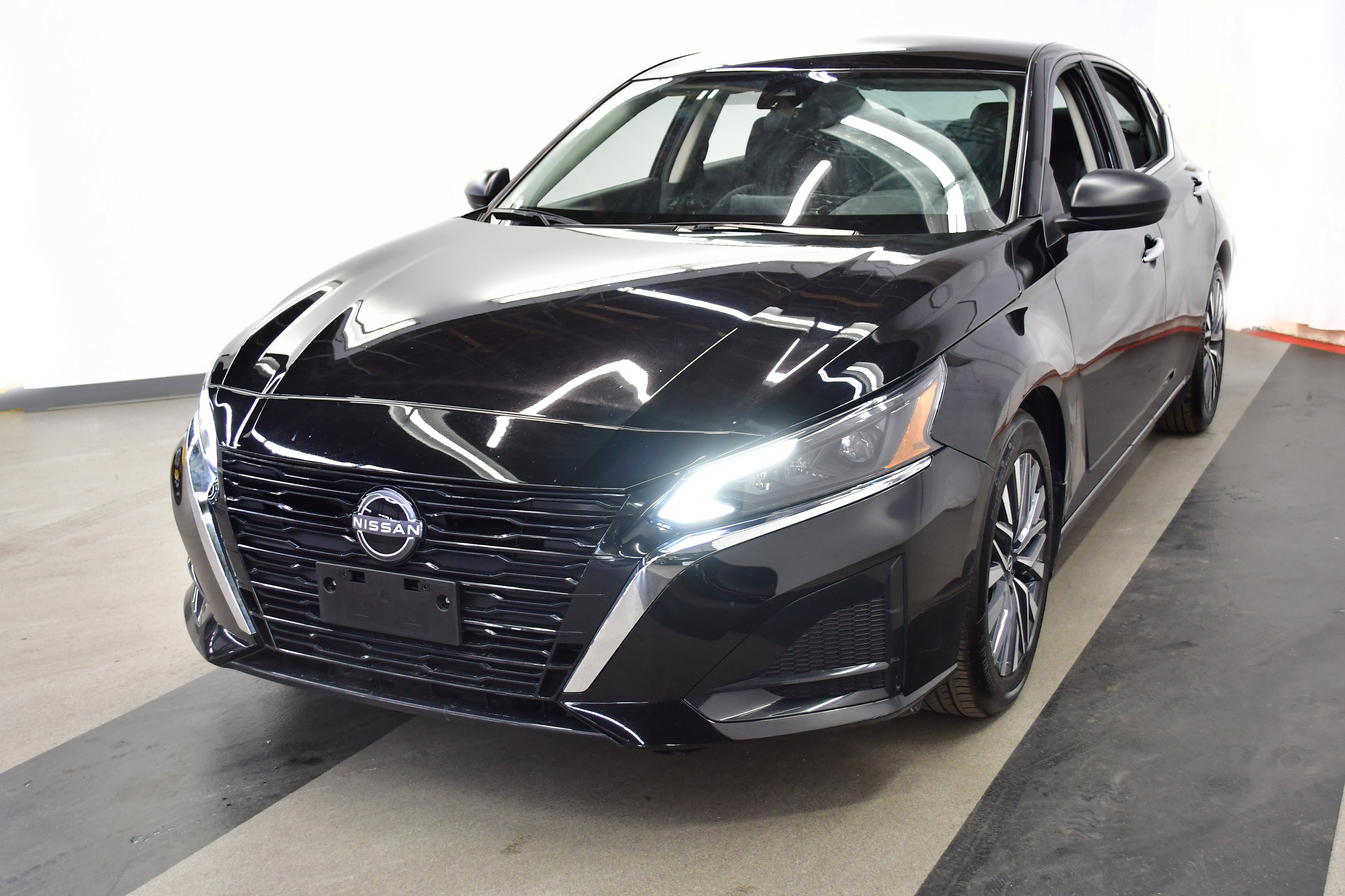 Used 2025 Nissan Altima 2.5 SV image 4