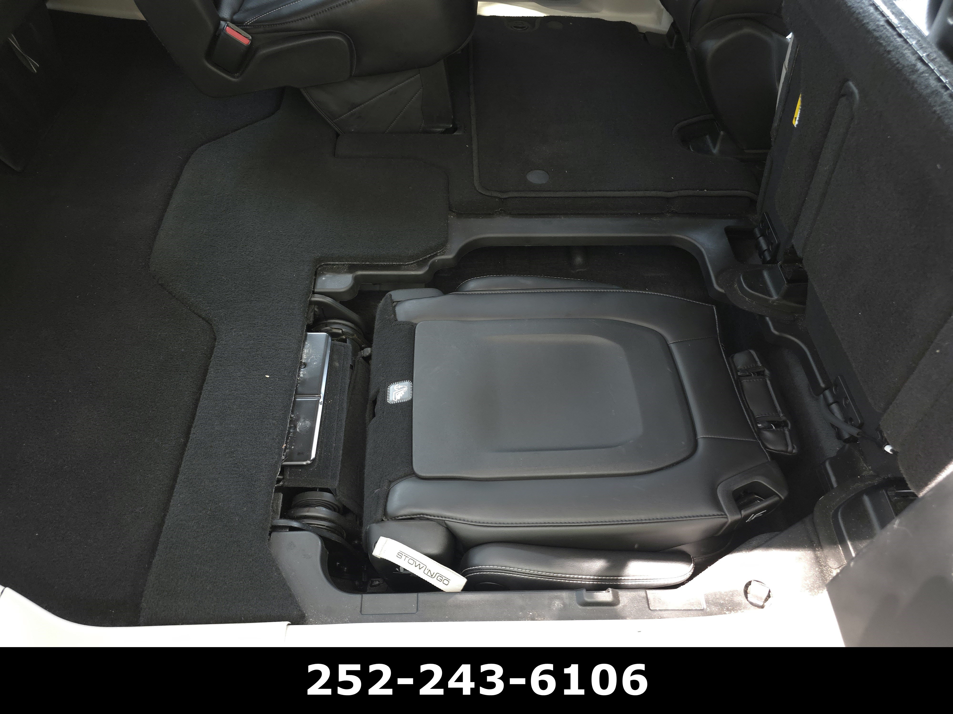 Used 2024 Chrysler Pacifica Touring-L FWD image 41