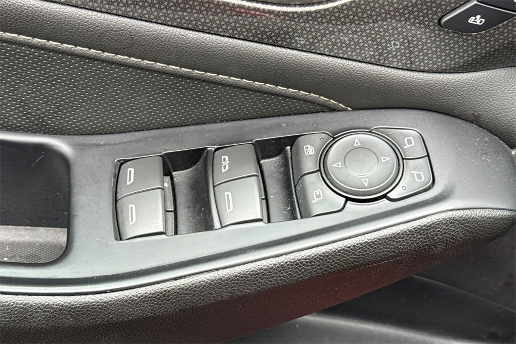 Used 2023 Chevrolet Traverse Premier image 17