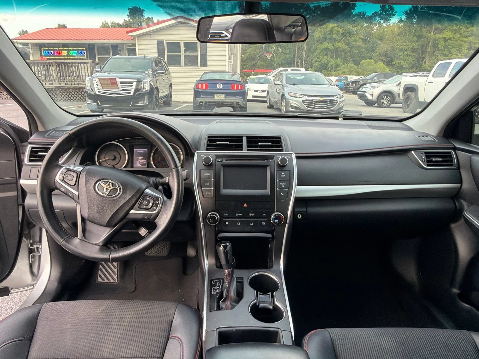 Used 2017 Toyota Camry SE FWD image 10