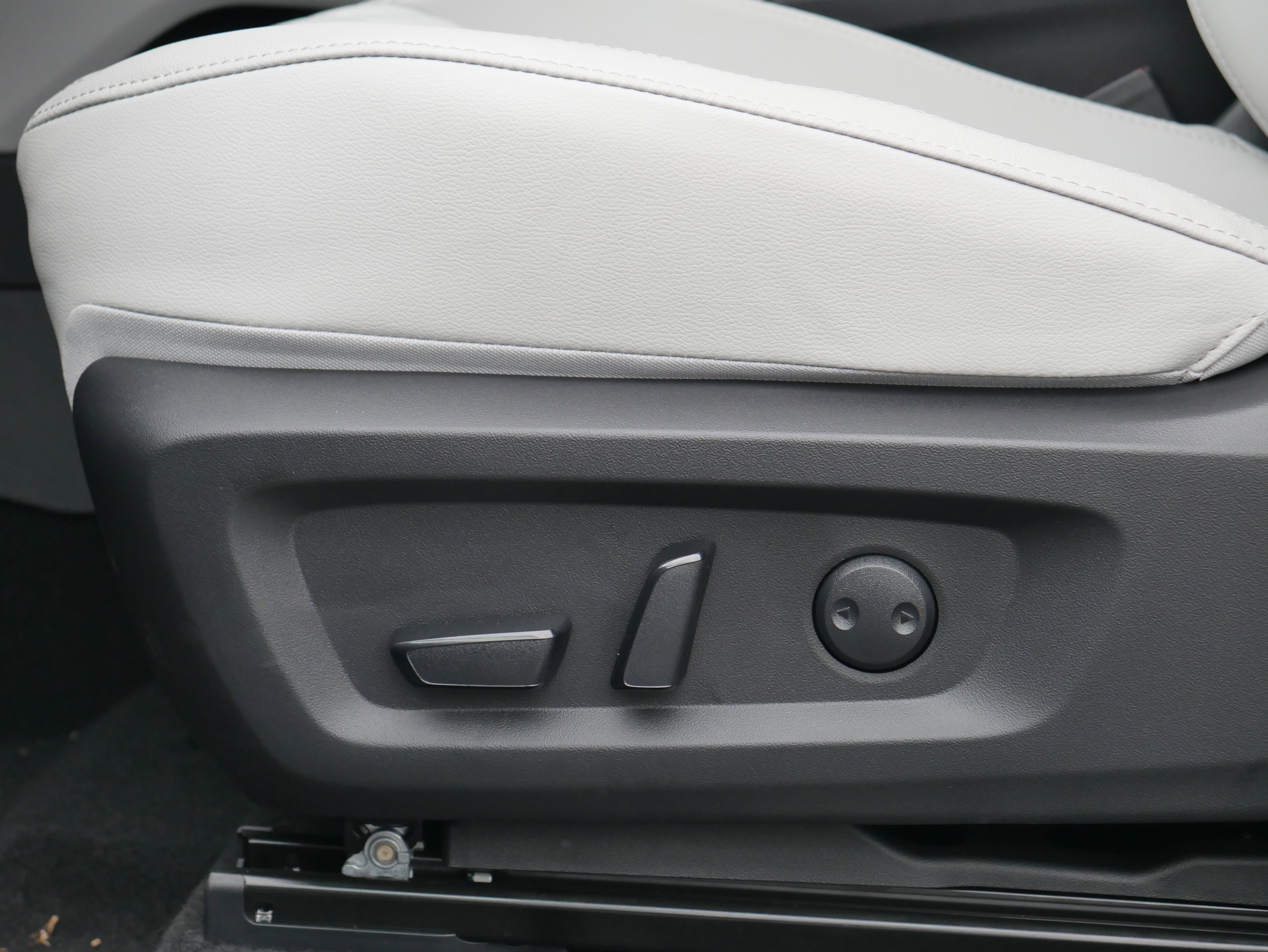 New 2025 Mitsubishi Outlander 4WD Plug-In Hybrid image 13
