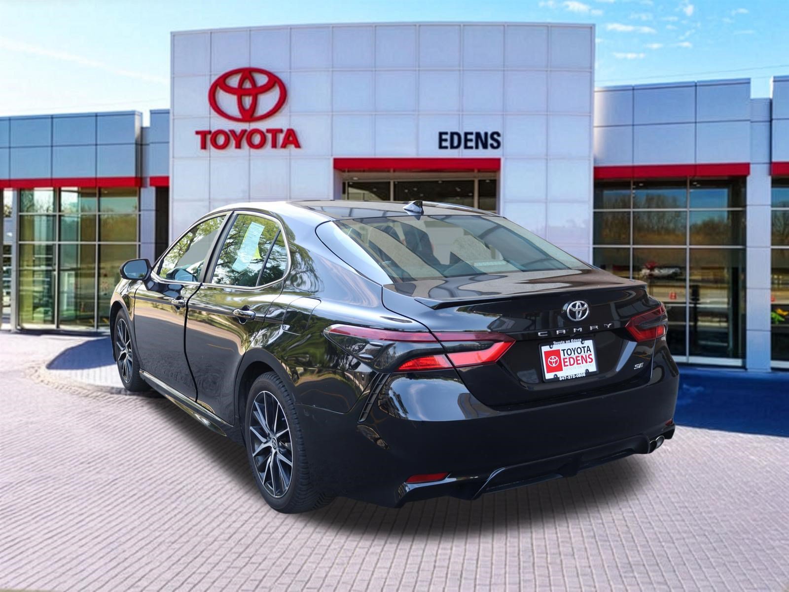 Used 2021 Toyota Camry SE FWD image 7