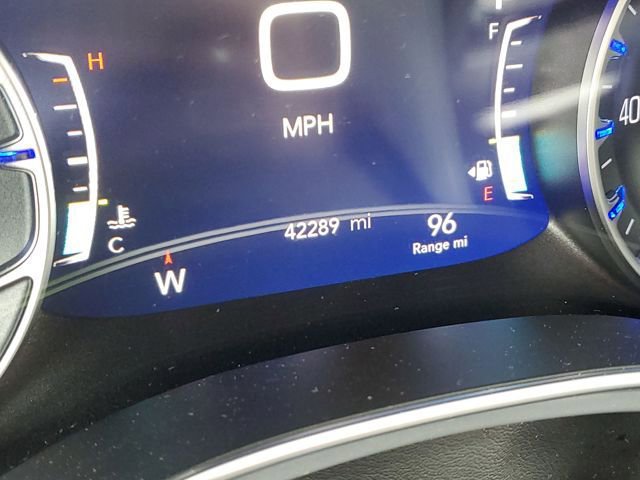 Used 2025 Chrysler Pacifica Limited image 13