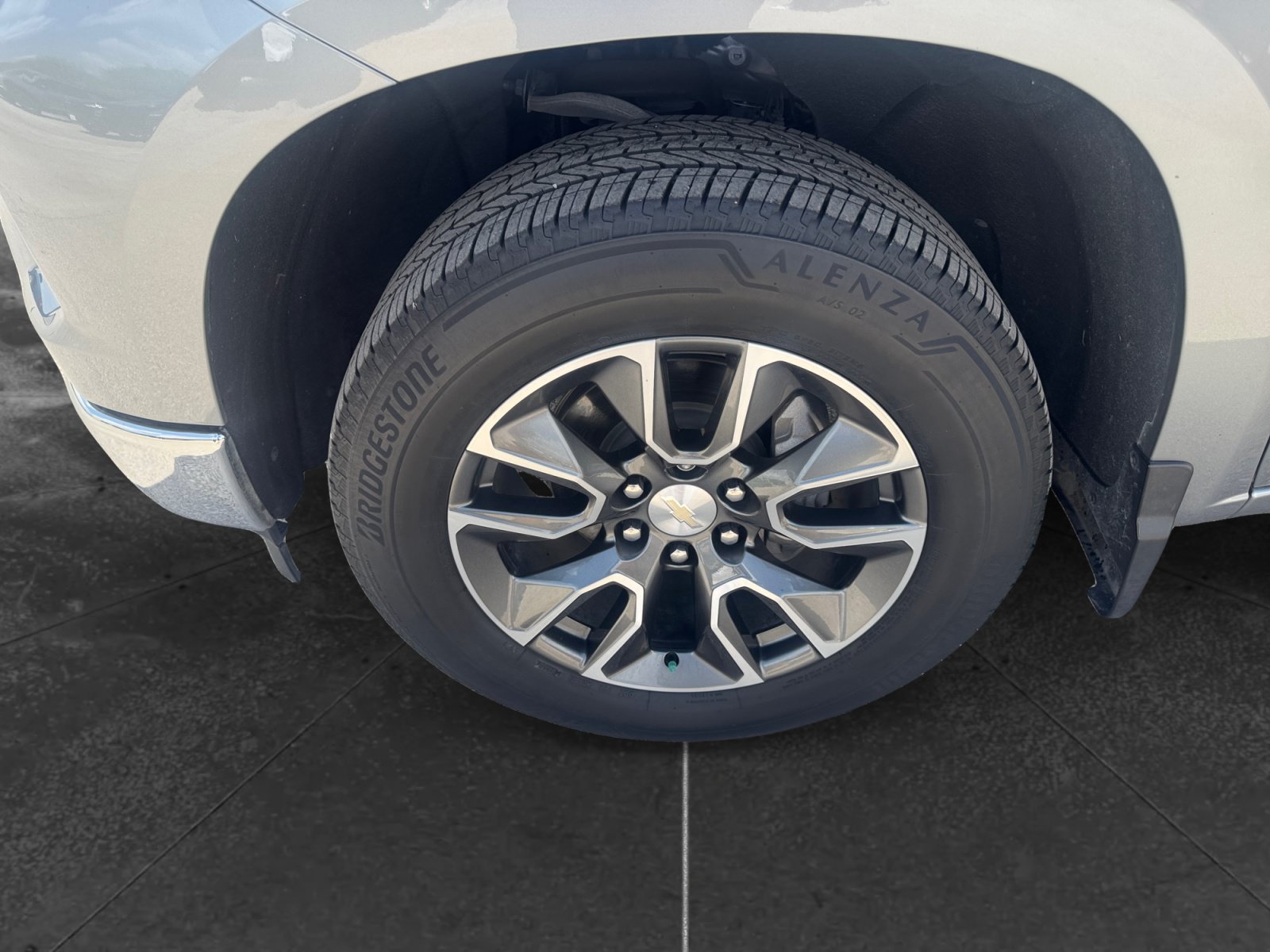 Used 2024 Chevrolet Silverado 1500 LT RWD image 9