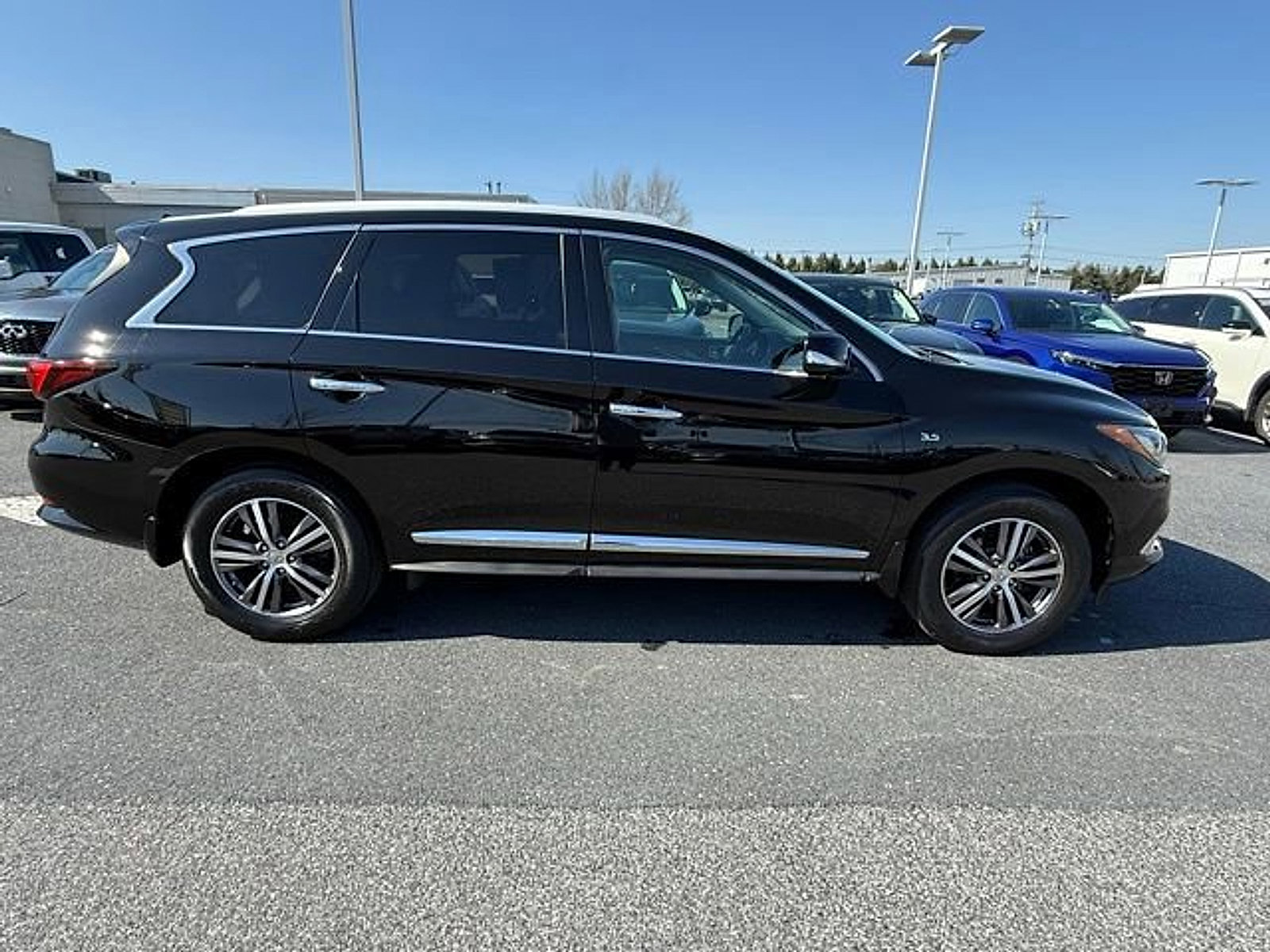 Used 2019 INFINITI QX60 Luxe w/ Essential Package image 15