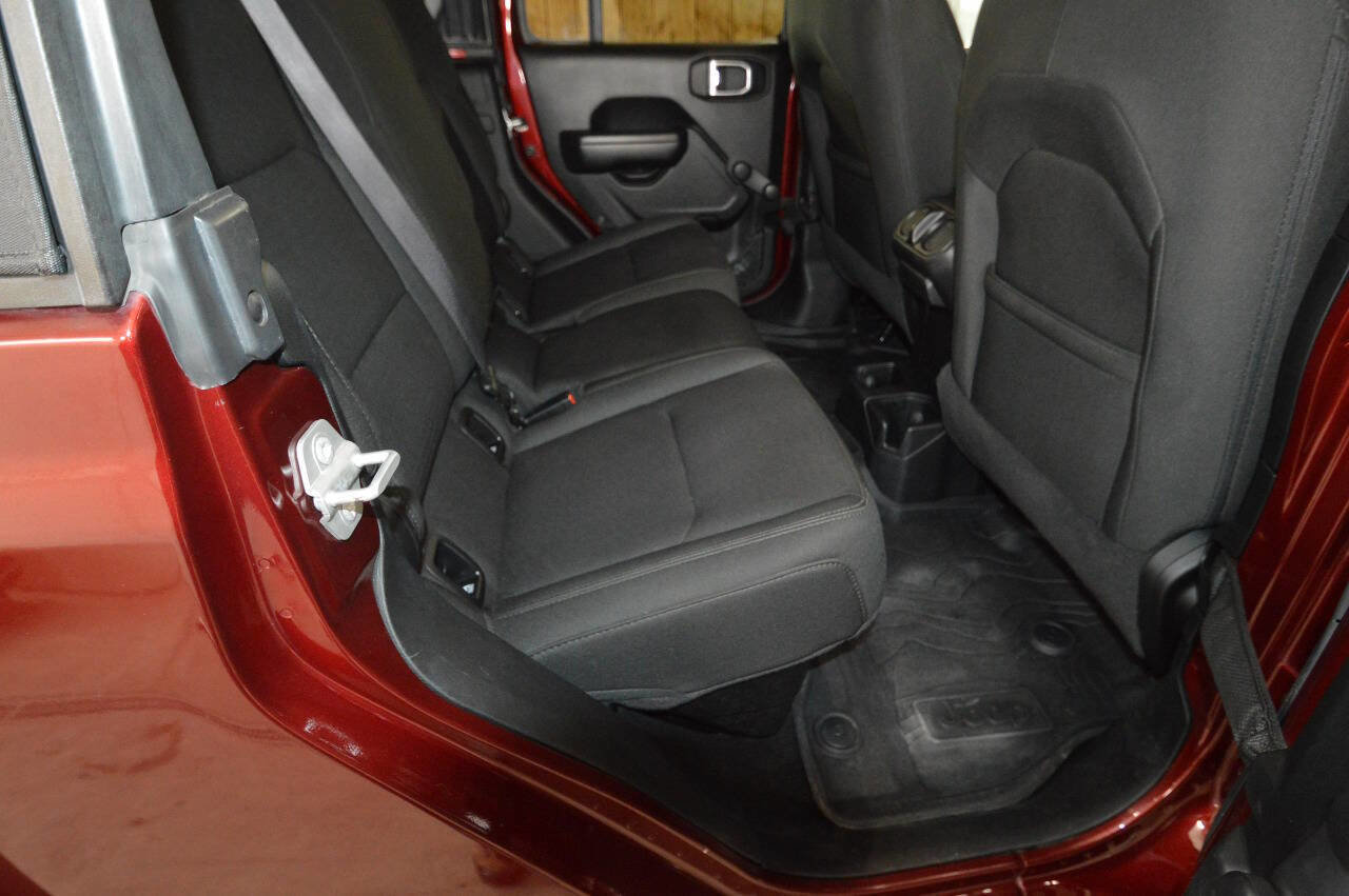 Used 2021 Jeep Gladiator Sport image 15