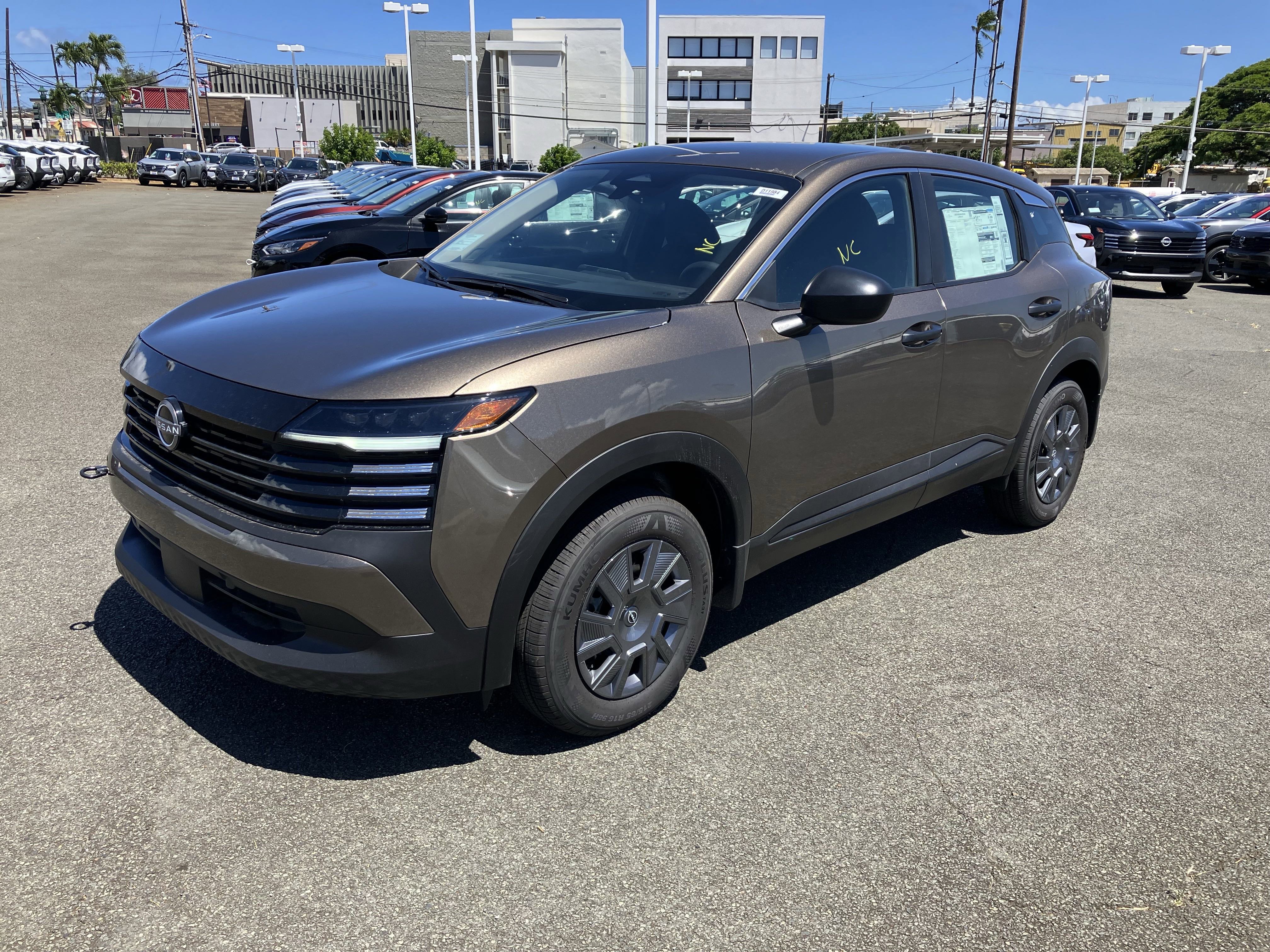 New 2025 Nissan Kicks S