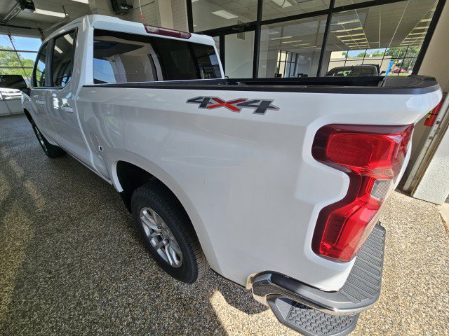 Used 2021 Chevrolet Silverado 1500 LT AWD/4WD image 4